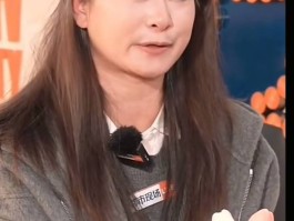 场子姐直播回应案件进展潘某朋友圈晒业绩引热议网友曝潜规则