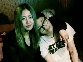出轨承认、出柜公开：她把自己活成了娱乐圈最“不合格”的顶流